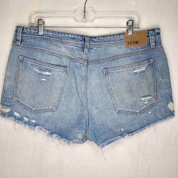 Neuw Blue Jean Shorts Distressed Raw Hem Size 14 - Picture 4 of 8